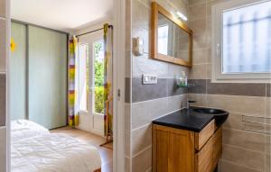 Maisons de vacances Amazing Home In Prades Sur Vernazobre : photos des chambres