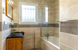 Maisons de vacances Amazing Home In Prades Sur Vernazobre : Maison de Vacances 3 Chambres 