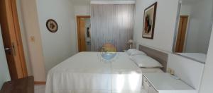 Apartamento Alto Padrão Com Vista ao Mar na Avenida Principal da Praia ao Lado de Comércio em Geral