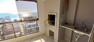 Apartamento Alto Padrão Com Vista ao Mar na Avenida Principal da Praia ao Lado de Comércio em Geral