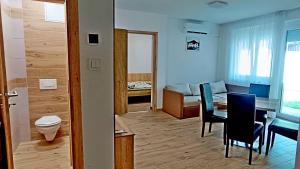 VI Szentháromság 64 - RESTY