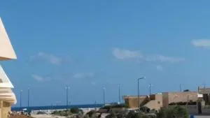 شاليه بقرية سياحية للايجار ب مطروح إمتداد شاطيء الأبيض شاطيء خاص ترى البحر من التراس كود 126 - El Qasr