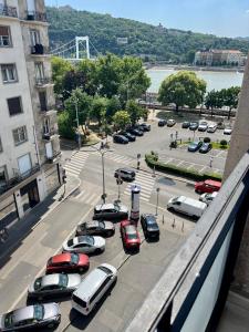 Golden Studio at Erzsebet bridge