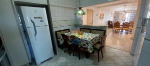 Apartamento Alto Padrão Com Vista Mar - 03 Dormitórios Ao Lado de Comércio em Geral