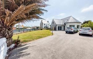 Maisons de vacances Awesome Home In Ploudalmezeau With Wifi : photos des chambres