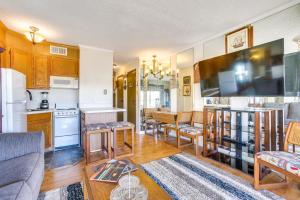 Balcony and Gulf Views Beachfront Galveston Retreat