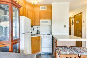 Balcony and Gulf Views Beachfront Galveston Retreat