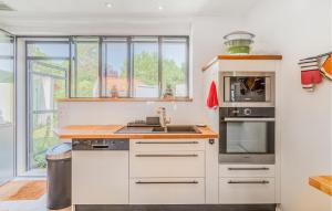 Maisons de vacances Stunning Home In Surgeres : photos des chambres