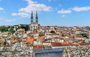 Maisons de vacances Cozy Home In Saint-Vincent-La-Chatr : photos des chambres