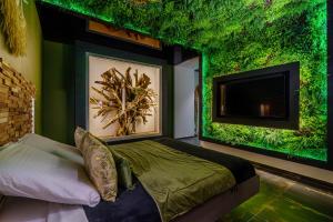 Love Room Evasion Duo