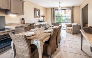 Amazing Home In Saint-Laurent-De-La-Ca With Wifi