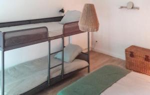 Appartements 1 Bedroom Awesome Apartment In Tremblay : photos des chambres