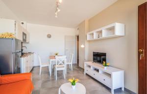 Awesome Apartment In Terre Roveresche