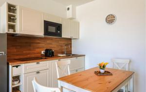 Awesome Apartment In Terre Roveresche