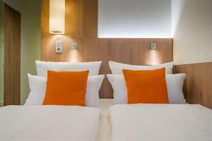 Queensize Double Room - 160 x 200 cm room in Kommerzhotel Köln