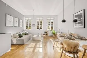 Modern & central 2 bedroom apartment with parking - Storhaug