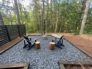 6 miles from Helen Couples Shower Private Fire Pit - Batesville