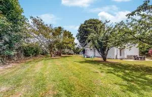 3 Bedroom Cozy Home In Étainhus - 蒙蒂维利耶