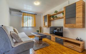 3 Bedroom Gorgeous Home In Medulin 