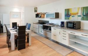 Beautiful Apartment In Saint-Evarzec