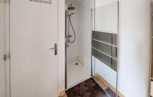 Appartements Beautiful Apartment In Saint-Evarzec : Appartement 1 Chambre