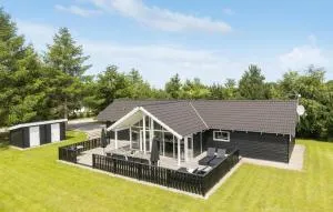 Gorgeous Home In Glesborg With Sauna - Hevring