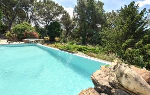 Amazing Home In Uchaux With Jacuzzi