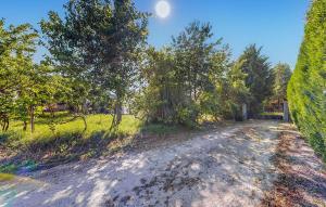 Maisons de vacances 2 Bedroom Gorgeous Home In Mercues : photos des chambres