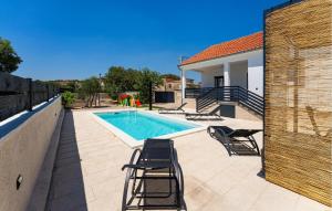 3 Bedroom Awesome Home In Rastevic