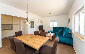 3 Bedroom Awesome Home In Rastevic 