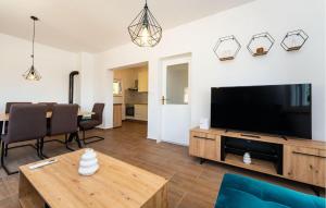 3 Bedroom Awesome Home In Rastevic