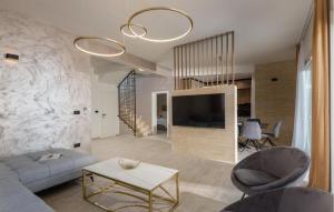 5 Bedroom Stunning Home In Nin 