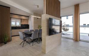 5 Bedroom Stunning Home In Nin