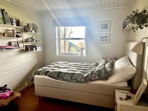 Beautiful Seafront Home, 5 Min to ONS