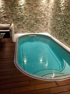 Maison de charme avec Piscine intérieure & Jardin