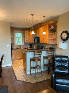 Race Rocks Townhouse - Pet Friendly Sooke Rental