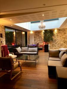 Maison de charme avec Piscine intérieure & Jardin