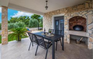 2 Bedroom Lovely Home In Fazana 