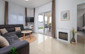 2 Bedroom Lovely Home In Fazana 