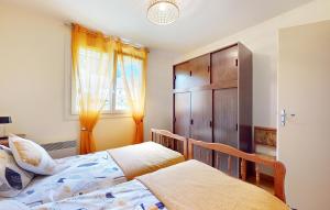 Maisons de vacances 3 Bedroom Lovely Home In Fontenay : photos des chambres