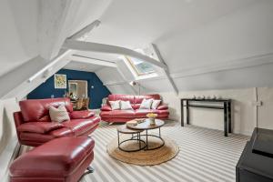 2-Bedroom Cotswolds Chic, Cosy & Tranquil Retreat, Norcote Loft, Sleeps 3, With Private Parking WINTER SPECIAL OFFER! - by Blue Puffin Stays