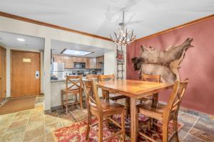 2BR Condo Walk to Ski Lift Downtown