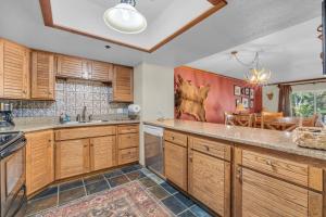 2BR Condo Walk to Ski Lift Downtown