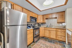 2BR Condo Walk to Ski Lift Downtown