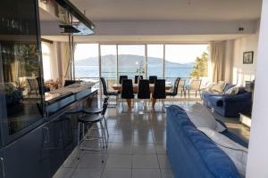 Salamina Blue Horizon House