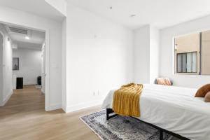 Splendid 2BR, 2BA Apt 12 Min Walk to SM Pier!