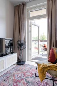 Gorgeous 1BR, Balcony & parking