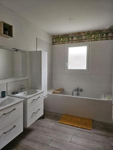 Jolie maison neuve avec piscine