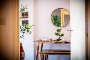 Anime Courtyard in Central and Free Parking with Netflix