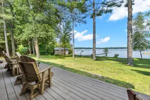 Family-Friendly 5BR House by the Lake - Waupaca